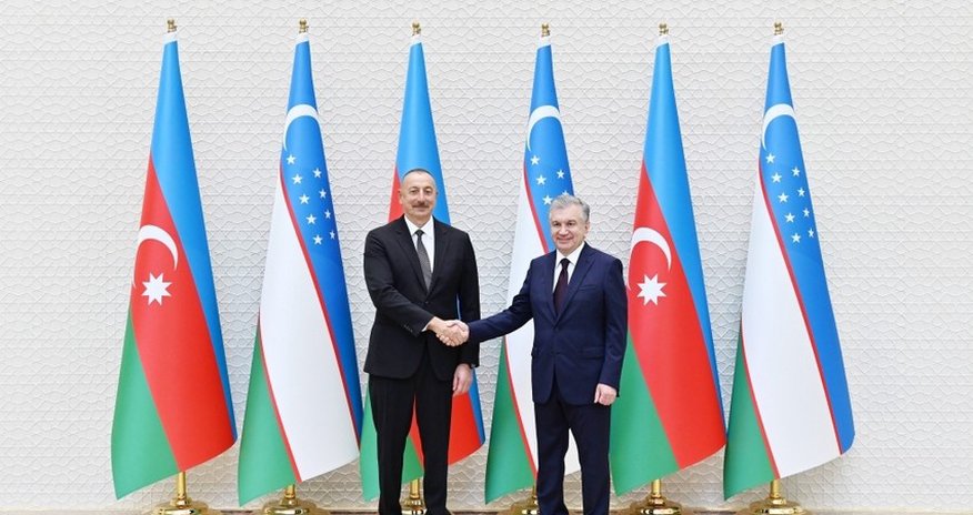 İlham Əliyev Özbəkistanın Prezidenti Şavkat Mirziyoyevə zəng edib İlham Əliyev Özbəkistanın Prezidenti Şavkat Mirziyoyevə zəng edib