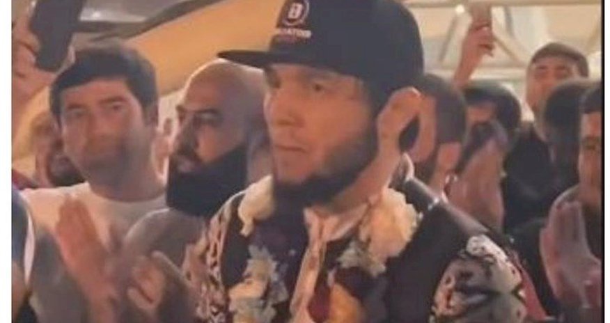 Rəqibini 27 saniyəyə nokauta salan Tofiq Musayev Bakıda belə qarşılandı - Video Rəqibini 27 saniyəyə nokauta salan Tofiq Musayev Bakıda belə qarşılandı - Video