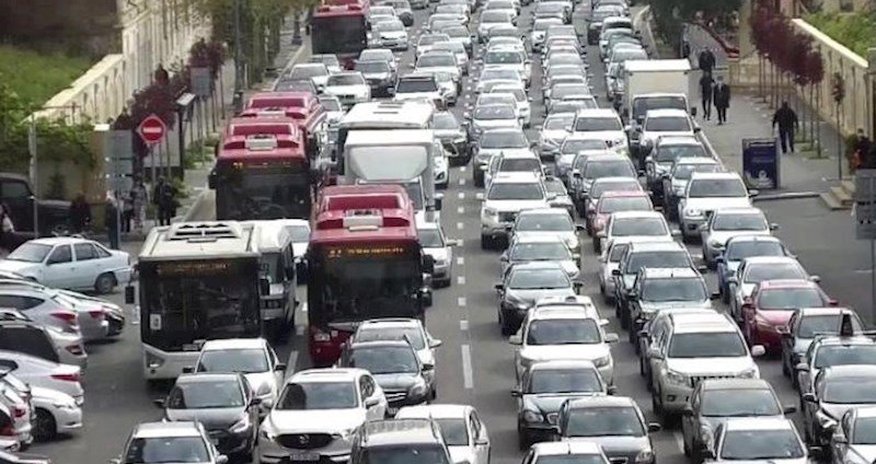 Paytaxtda 38 avtobus tıxaca görə gecikir - Siyahı Paytaxtda 38 avtobus tıxaca görə gecikir - Siyahı