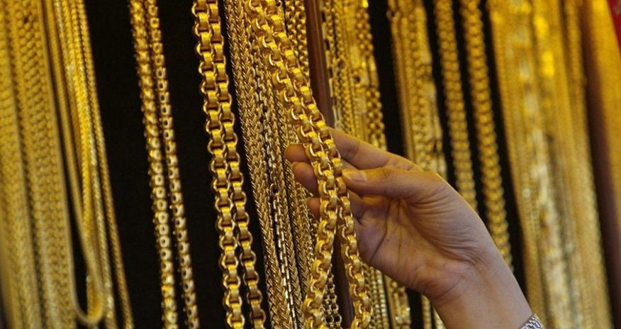 Gold prices fall after noticeable increase last week Gold prices fall after noticeable increase last week