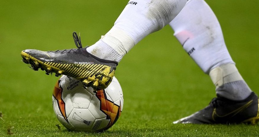 Braziliyada 12 yaşlı futbolçu möcüzəvi qol vurub Braziliyada 12 yaşlı futbolçu möcüzəvi qol vurub