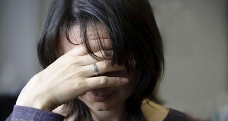 Kafedə doğduğu körpəsini torbada öldürüb divardan asdı Kafedə doğduğu körpəsini torbada öldürüb divardan asdı