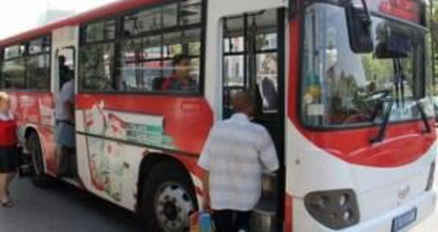 Avtobusda sərnişinin pulu və kartı OĞURLANDI Avtobusda sərnişinin pulu və kartı OĞURLANDI