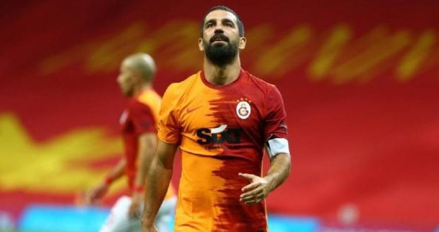 Arda Turan karyerasını başa vurub Arda Turan karyerasını başa vurub