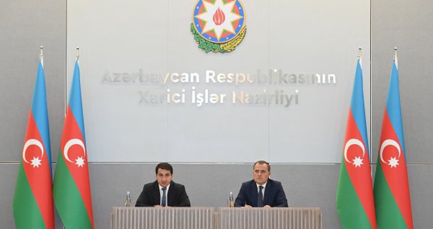 Hikmət Hacıyev və Ceyhun Bayramov brifinq keçirdi Hikmət Hacıyev və Ceyhun Bayramov brifinq keçirdi