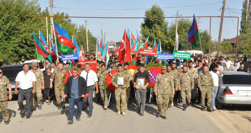 Azərbaycan əsgəri Qazaxda dəfn olunub - FOTOLAR Azərbaycan əsgəri Qazaxda dəfn olunub - FOTOLAR