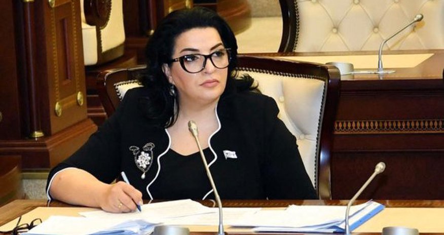 Deputat Ancelina Coliyə bənzədilməsi iddiasına aydınlıq gətirdi Deputat Ancelina Coliyə bənzədilməsi iddiasına aydınlıq gətirdi
