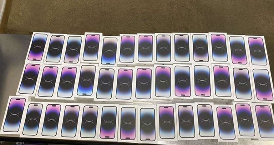Gömrükdə “iPhone” telefonları aşkar edilib - FOTO Gömrükdə “iPhone” telefonları aşkar edilib - FOTO
