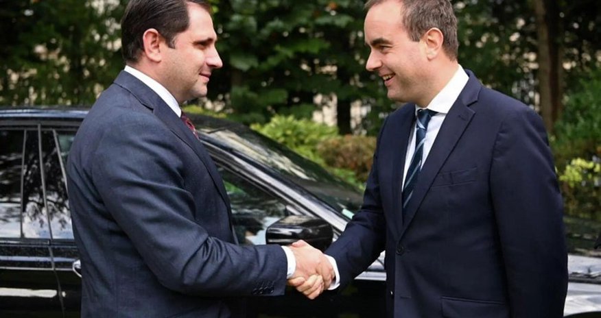 French, Armenian defense ministers meet in Paris French, Armenian defense ministers meet in Paris