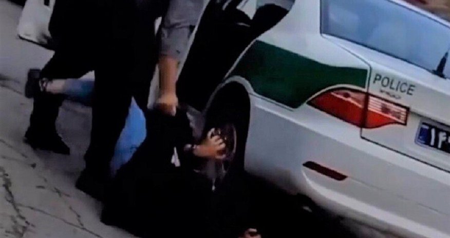 İranda məktəbli qız döyülüb - SƏBƏB İranda məktəbli qız döyülüb - SƏBƏB