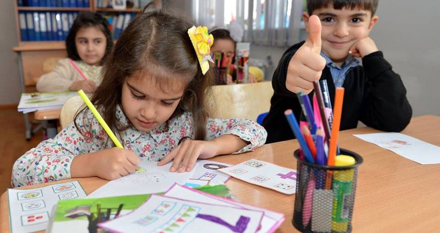 Sənədi olmayan uşaqları məktəbə qəbul etmək mümkün deyil Sənədi olmayan uşaqları məktəbə qəbul etmək mümkün deyil