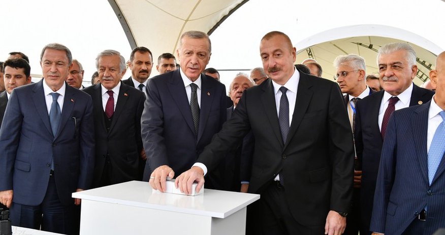 Prezident bu komplekslərin təməlini qoyub Prezident bu komplekslərin təməlini qoyub