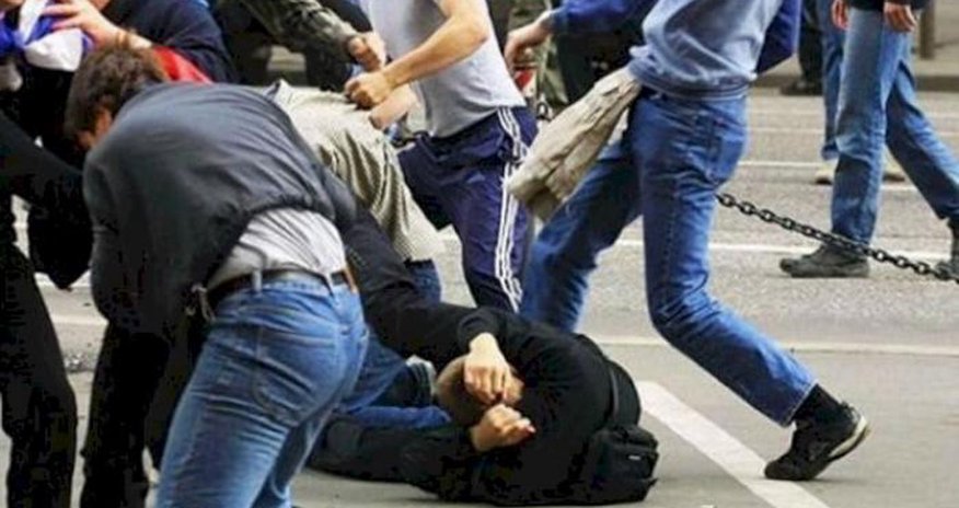 Bakıda kütləvi dava, 3 nəfər bıçaqlandı Bakıda kütləvi dava, 3 nəfər bıçaqlandı
