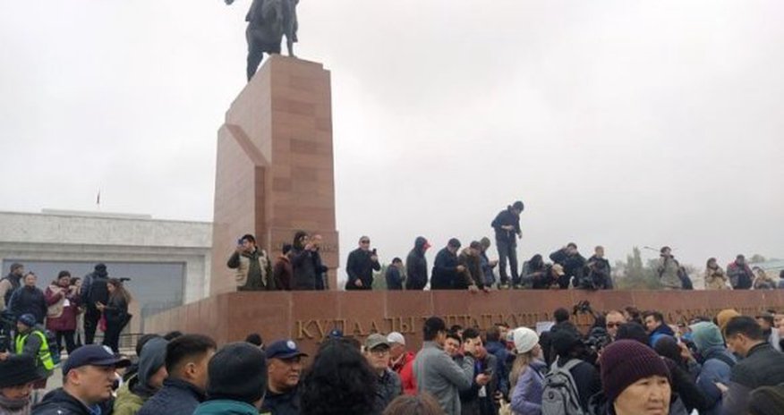В Кыргызстане протесты против передачи Узбекистану водохранилища В Кыргызстане протесты против передачи Узбекистану водохранилища