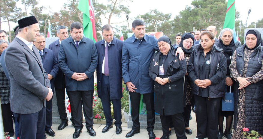 Vətən müharibəsinin şəhidləri məzarları önündə yad edilib Vətən müharibəsinin şəhidləri məzarları önündə yad edilib