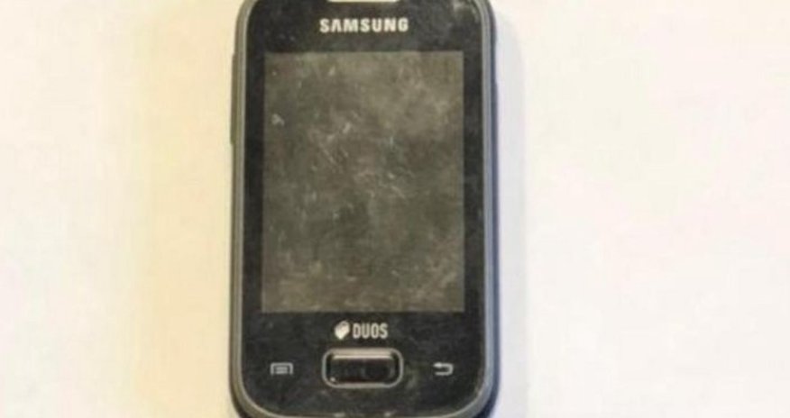 Həbsdə olan qardaşına telefon keçirmək istədi Həbsdə olan qardaşına telefon keçirmək istədi