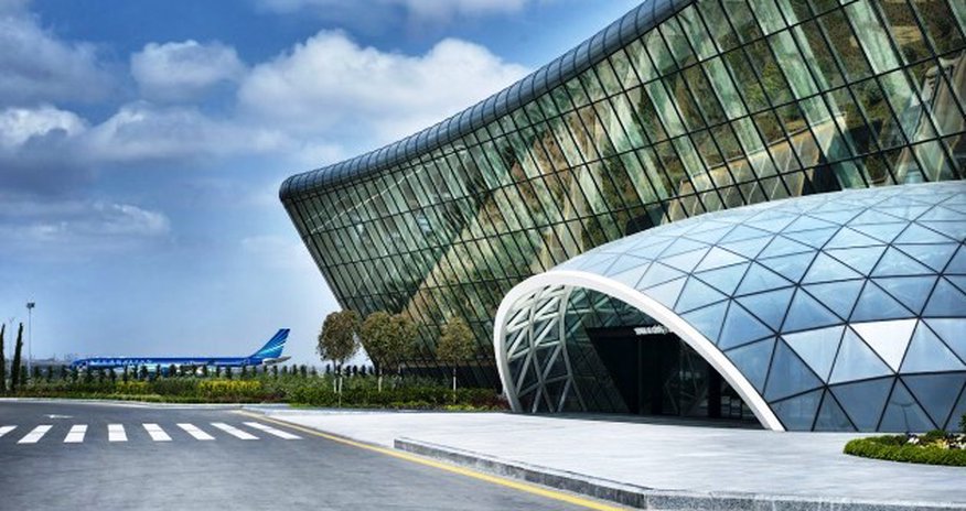 Aeroportda silahlı şəxs ələ keçirildi Aeroportda silahlı şəxs ələ keçirildi