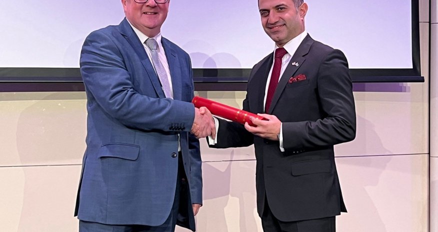 Azərbaycanlı diplomat Britaniyada ilin konsulu seçildi Azərbaycanlı diplomat Britaniyada ilin konsulu seçildi