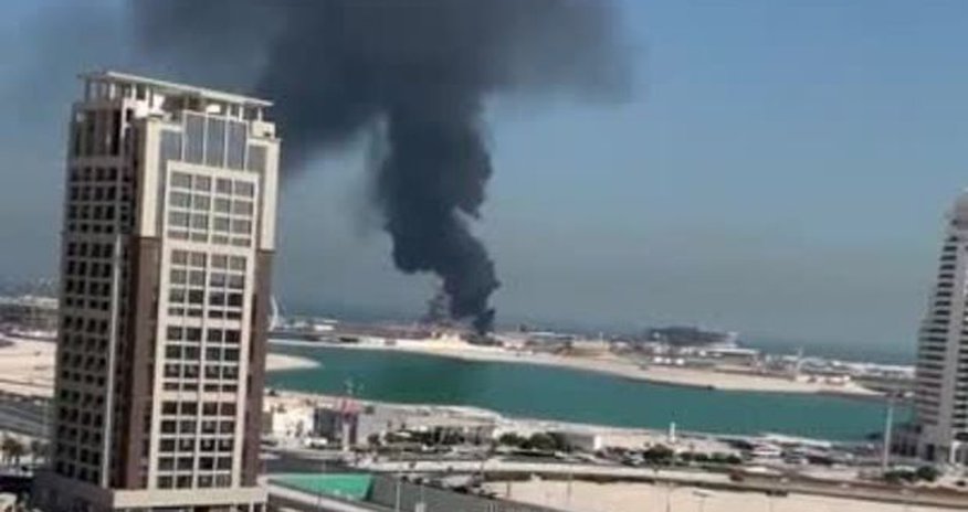 В Катаре недалеко от футбольного стадиона вспыхнул пожар В Катаре недалеко от футбольного стадиона вспыхнул пожар