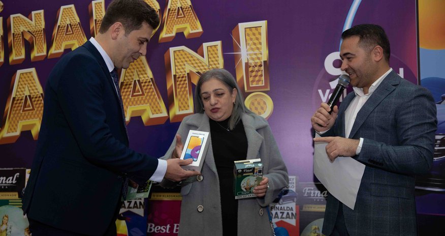 “Finald qazan!” lotereyasının 1-ci tirajının qaliblərinə mobil telefonları təqdim edildi- FOTO “Finald qazan!” lotereyasının 1-ci tirajının qaliblərinə mobil telefonları təqdim edildi- FOTO