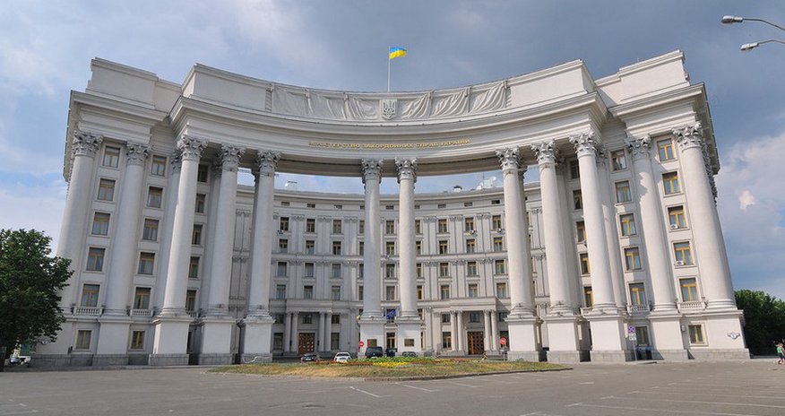 МИД Украины: Наши посольства и консульства в 12 странах уже получили 21 угрозу МИД Украины: Наши посольства и консульства в 12 странах уже получили 21 угрозу