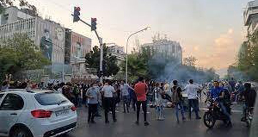 İran idmançıları etiraz aksiyalarına qoşulub İran idmançıları etiraz aksiyalarına qoşulub