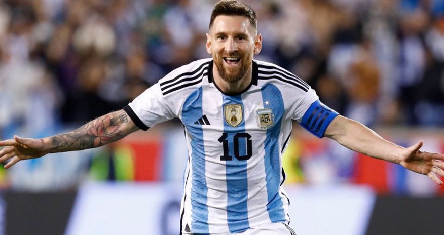 Messi ən yaxşı futbolçu seçildi Messi ən yaxşı futbolçu seçildi