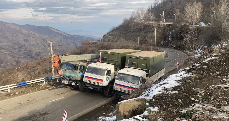 Laçın yolu sülhməramlılar tərəfindən bağlanıb - Hikmət Hacıyev Laçın yolu sülhməramlılar tərəfindən bağlanıb - Hikmət Hacıyev