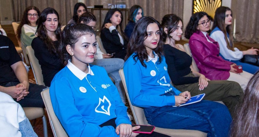 "Yeni media mühiti və rəqəmsal kommunikasiya” mövzusunda seminar keçirilib "Yeni media mühiti və rəqəmsal kommunikasiya” mövzusunda seminar keçirilib