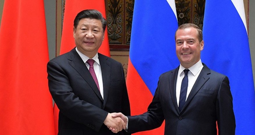 Medvedev Pekində Si Cinpinlə görüşdü Medvedev Pekində Si Cinpinlə görüşdü