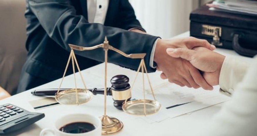 EU bans lawyers from advising Russian firms on sanctions EU bans lawyers from advising Russian firms on sanctions