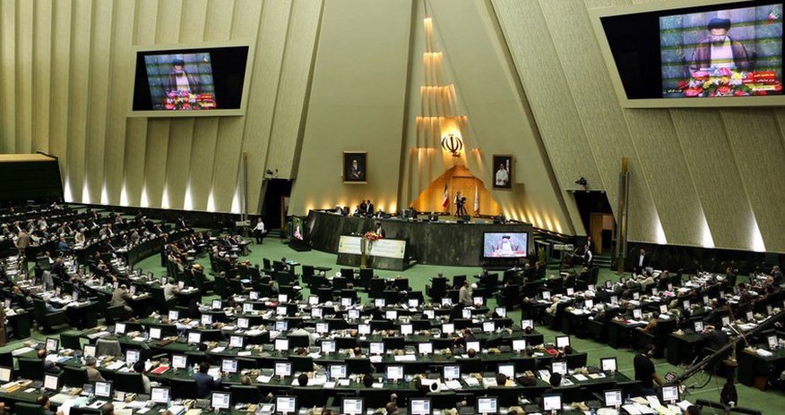 İran parlamentinin deputatı istefa verir İran parlamentinin deputatı istefa verir