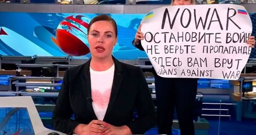 Марина Овсянникова вышла на связь впервые после побега из России Марина Овсянникова вышла на связь впервые после побега из России