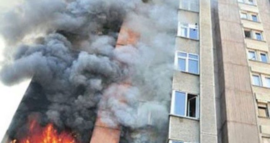 В пятиэтажном здании Баку произошел пожар В пятиэтажном здании Баку произошел пожар