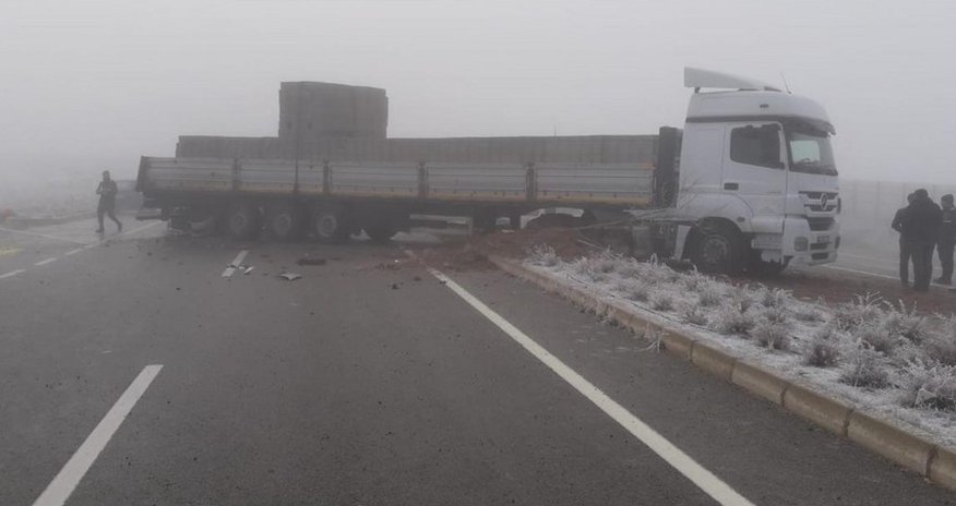 Türkiyədə iki yol qəzasında 7 nəfər ölüb, 30 nəfər yaralanıb Türkiyədə iki yol qəzasında 7 nəfər ölüb, 30 nəfər yaralanıb