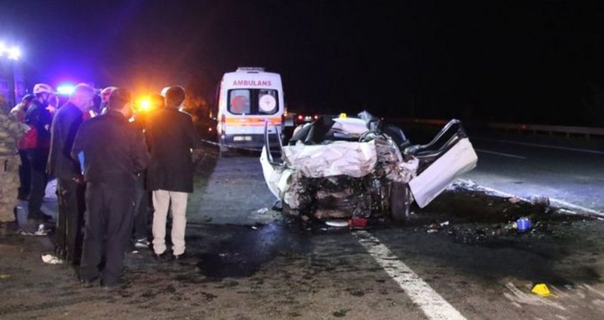 Türkiyədə traktorla avtomobil toqquşub, 4 nəfər ölüb Türkiyədə traktorla avtomobil toqquşub, 4 nəfər ölüb