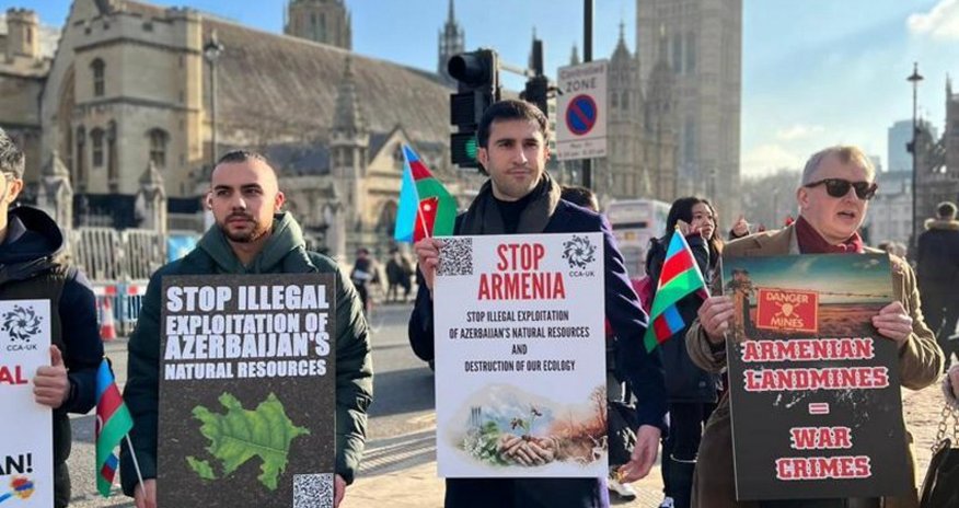В Лондоне прошла акция протеста против незаконной добычи Арменией полезных ископаемых на территории Азербайджана В Лондоне прошла акция протеста против незаконной добычи Арменией полезных ископаемых на территории Азербайджана