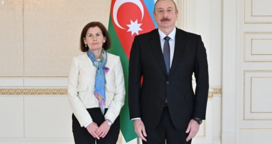 Əliyev Fransa səfirinin etimadnaməsini qəbul etdi Əliyev Fransa səfirinin etimadnaməsini qəbul etdi