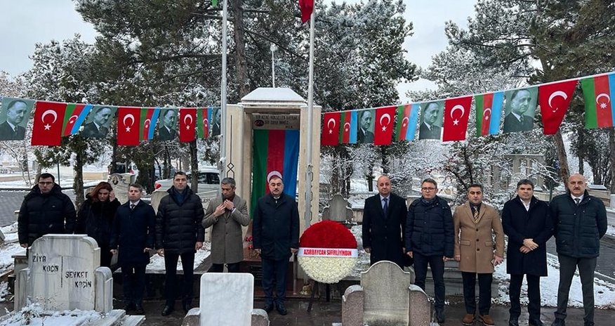Səfir Rəsulzadənin qəbrini ziyarət edib - FOTO Səfir Rəsulzadənin qəbrini ziyarət edib - FOTO