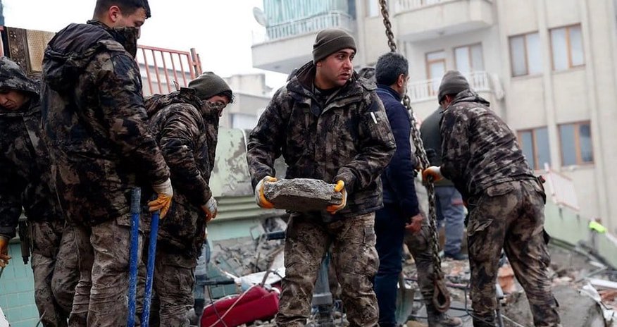 4 people rescued in Turkiye’s Gaziantep 28 hours after house collapse 4 people rescued in Turkiye’s Gaziantep 28 hours after house collapse