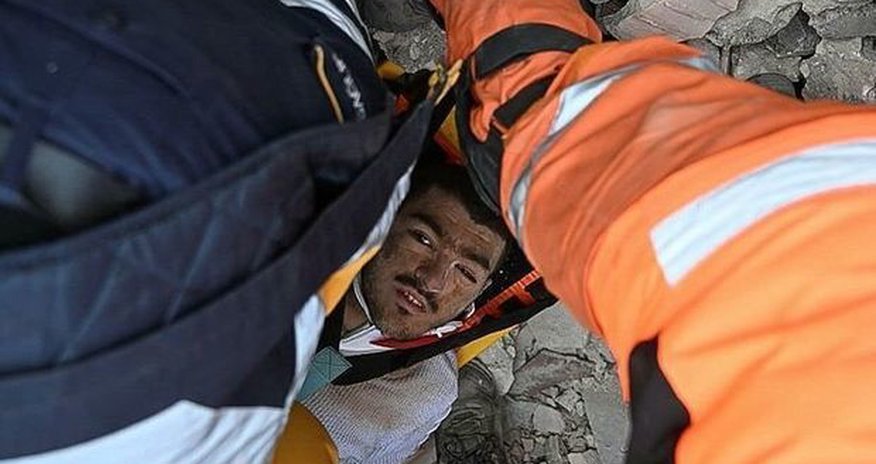 В Хатае спустя 155 часов после землетрясения спасли 23-летнего парня В Хатае спустя 155 часов после землетрясения спасли 23-летнего парня