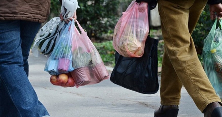 Sabahdan marketlərdə polietilen torbalar ödənişli olacaq Sabahdan marketlərdə polietilen torbalar ödənişli olacaq