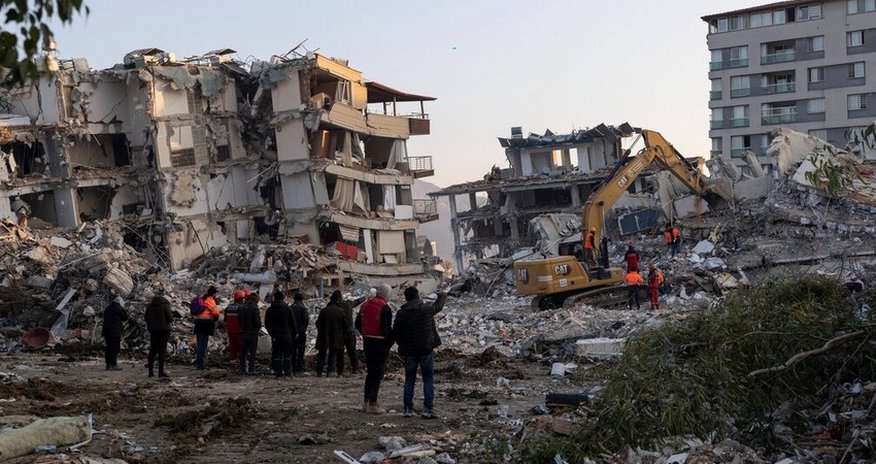 Antakyada 204 saatdan sonra bir qadın dağıntılar altından xilas edilib Antakyada 204 saatdan sonra bir qadın dağıntılar altından xilas edilib