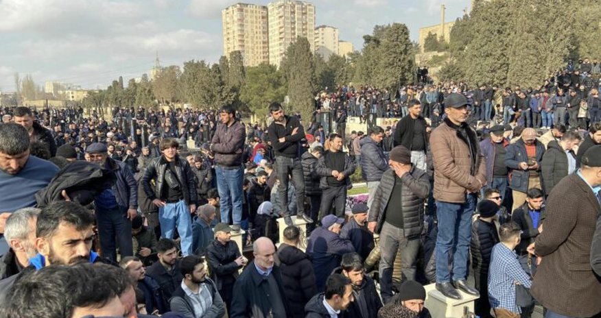 İlahiyyatçı Hacı Şahinin dəfnindən görüntülər -VİDEO İlahiyyatçı Hacı Şahinin dəfnindən görüntülər -VİDEO