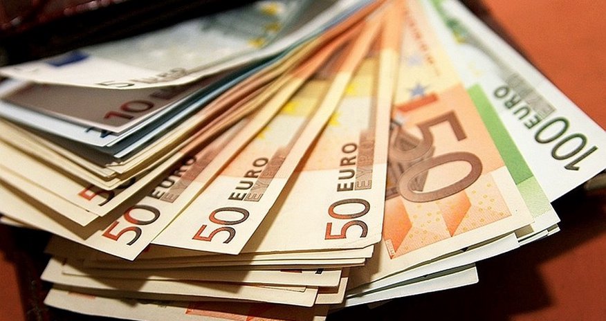 EU freezes assets of Russian citizens worth €21B EU freezes assets of Russian citizens worth €21B