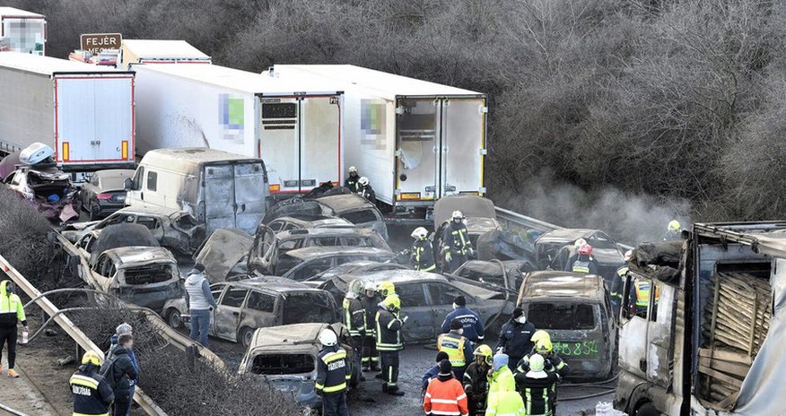 В Венгрии 19 автомобилей загорелись в массовом ДТП, пострадали 36 человек В Венгрии 19 автомобилей загорелись в массовом ДТП, пострадали 36 человек