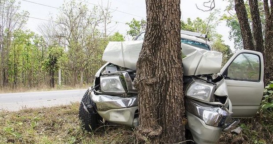 В Зардабе автомобиль врезался в дерево: есть погибший и пострадавшие В Зардабе автомобиль врезался в дерево: есть погибший и пострадавшие