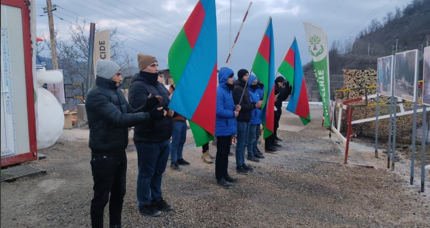 Xankəndi-Laçın yolu: ekoaksiya 105 gündür ruh yüksəkliyi ilə davam edir Xankəndi-Laçın yolu: ekoaksiya 105 gündür ruh yüksəkliyi ilə davam edir