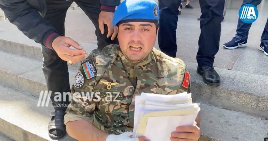 Qazilər nazirliyin qarşısında aksiya keçirir - CANLI Qazilər nazirliyin qarşısında aksiya keçirir - CANLI