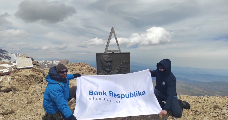 Bank Respublika əməkdaşları “Heydər zirvəsi”nə yürüş ediblər Bank Respublika əməkdaşları “Heydər zirvəsi”nə yürüş ediblər